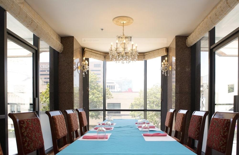 Jj Grand Hotel